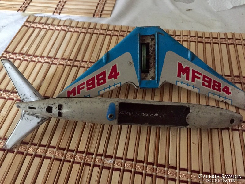 MF984 kínai lemezjáték utasszállító repülő