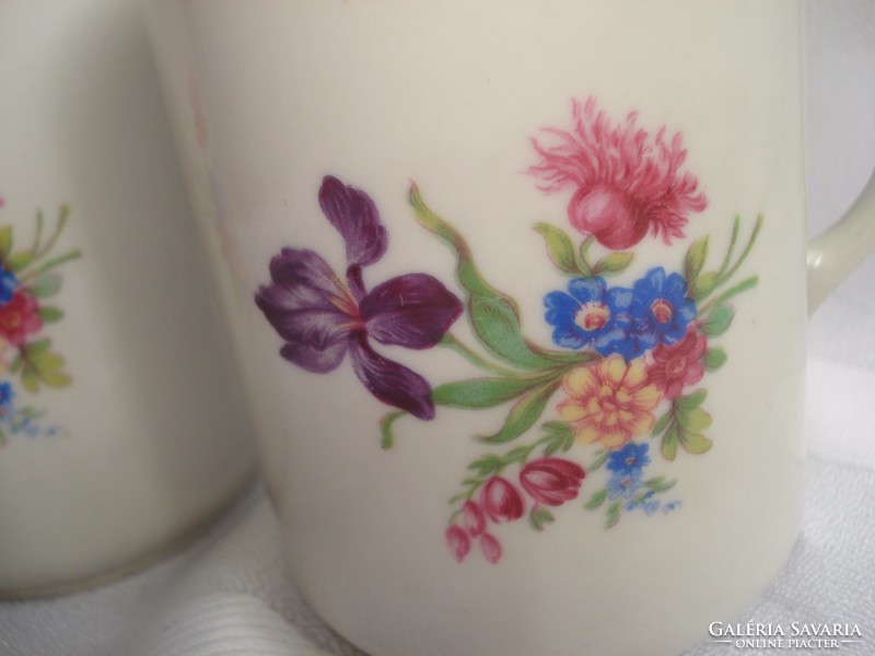 Zsolnay porcelán virágos bögrék( 2 db)