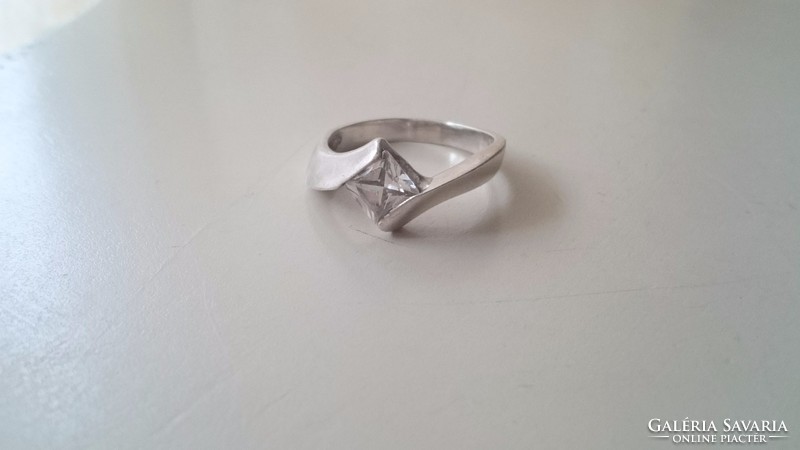Ezüst gyűrű cirkonkővel díszítve 925 