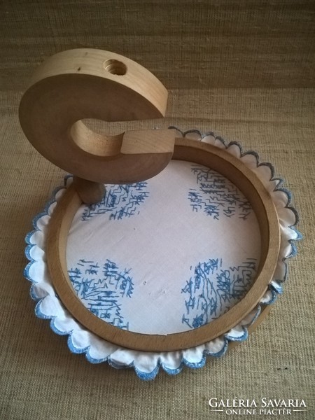 An old table-mountable embroidery frame with handwork as a gift