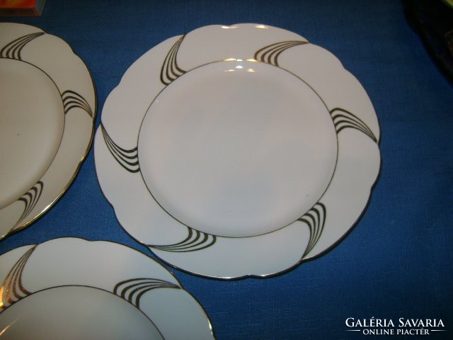 Porcelán lapos tányér arany mintával - öt darab