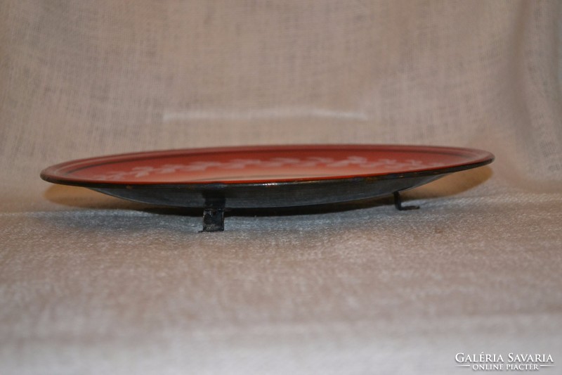 Lábakon álló zománcozott asztaldísz / vagy falitányér  ( DBZ 004 )