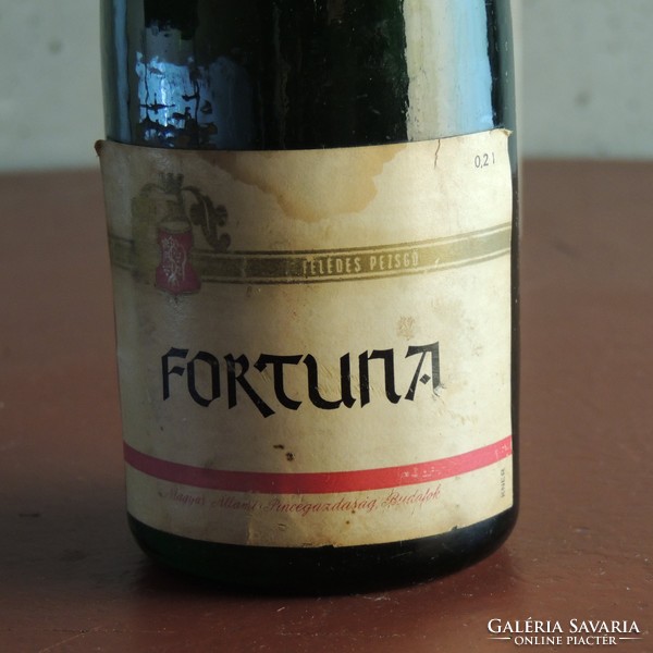 "Máp Fortuna" félédes pezsgő címkés pezsgősüveg