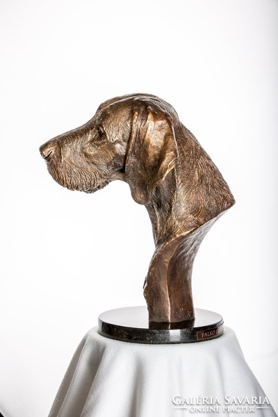 Wire-haired Hungarian Vizsla bust bronze statue