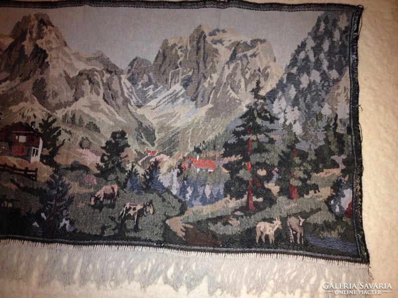 Fali kárpit - havas hegyek tövében megbújó házikók, állatok (70x140 cm)
