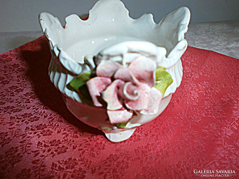 Porcelán, rózsás gyűrűtartó kosárka
