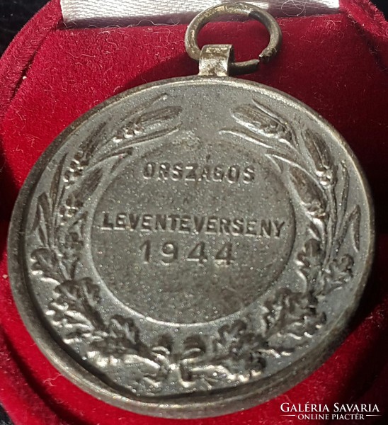 Leventeverseny  Sportverseny országos 1944  Berán Lajos tervei alapján mérete:32,5mm, csőfüllel