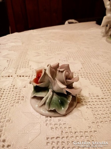Jelzett porcelán rózsa