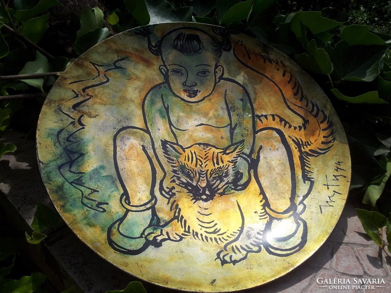 Vietnamese lacquer bowl with a little girl
