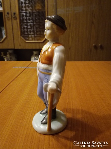 Herendi népviseletes botos fiú, fiú bottal porcelán figura