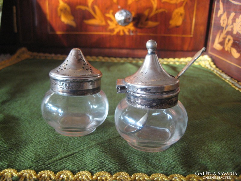 Pendant holders, marked, English, 6.0 and 5.5 cm