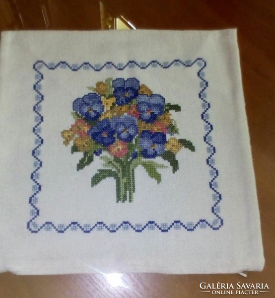 Flawless, cross-stitched decorative cushion cover 36 x 36 cm
