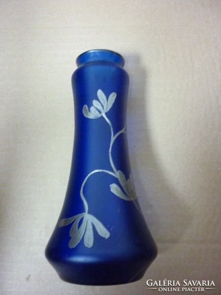Kézmüves üveg váza 