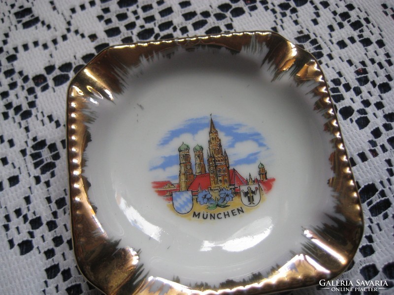 Munich memorial porcelain, decorative bowl with golden border 8 cm,