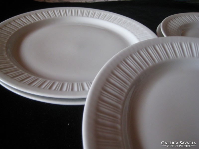 Porcelain, 6 normal, flat plates
