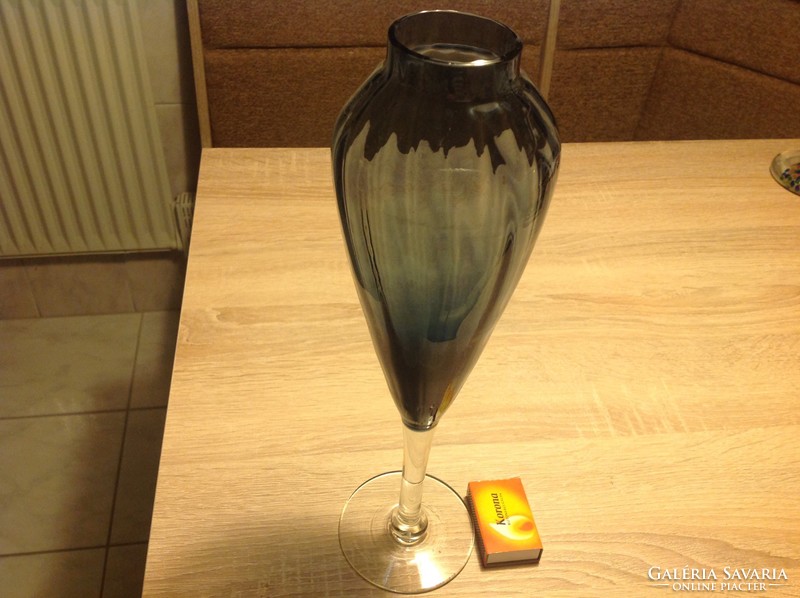Karcsú üveg váza