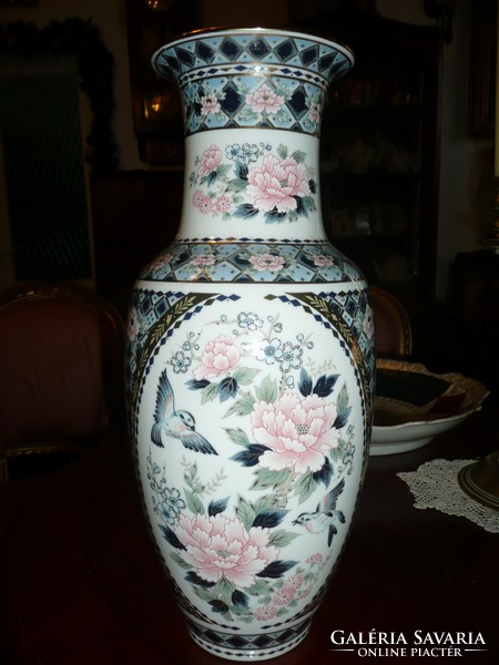 Gyönyörű, nagy méretű kézzel festett, aranyozott eredeti japán porcelán váza eladó 38 cm