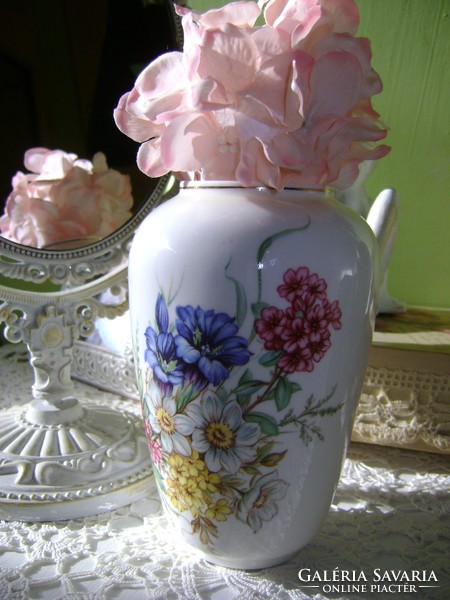 Porcelán virágos váza