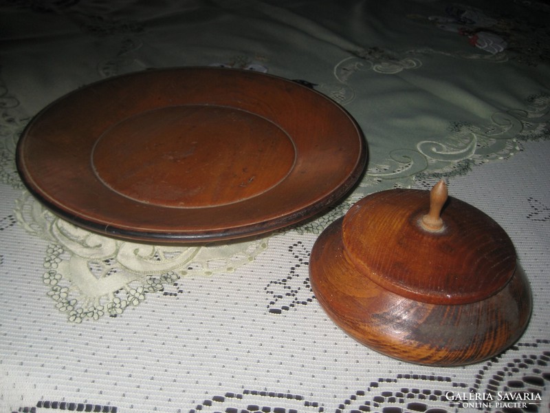 Bükk fából  esztergált  tányér és doboz  23 cm és 12 cm , a 60 as  évekből