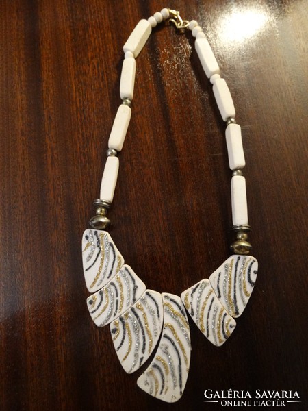 Retro ceramic necklace with gold and silver decoration