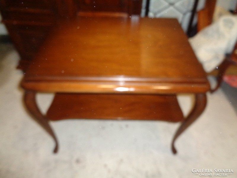 TV table with a rotatable top