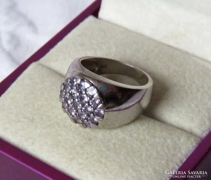 Nagyon mutatós ezüst gyűrű, ametisztlila cirókiával