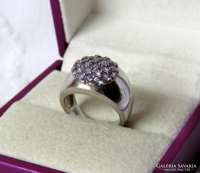 A very attractive silver ring with amethyst purple cyrochia