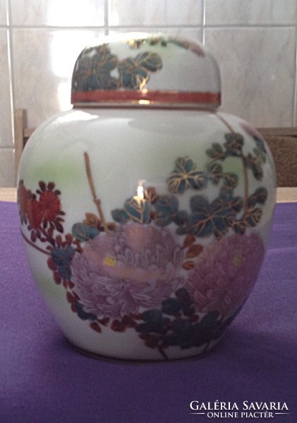 Fedeles japán váza, kézzel festett