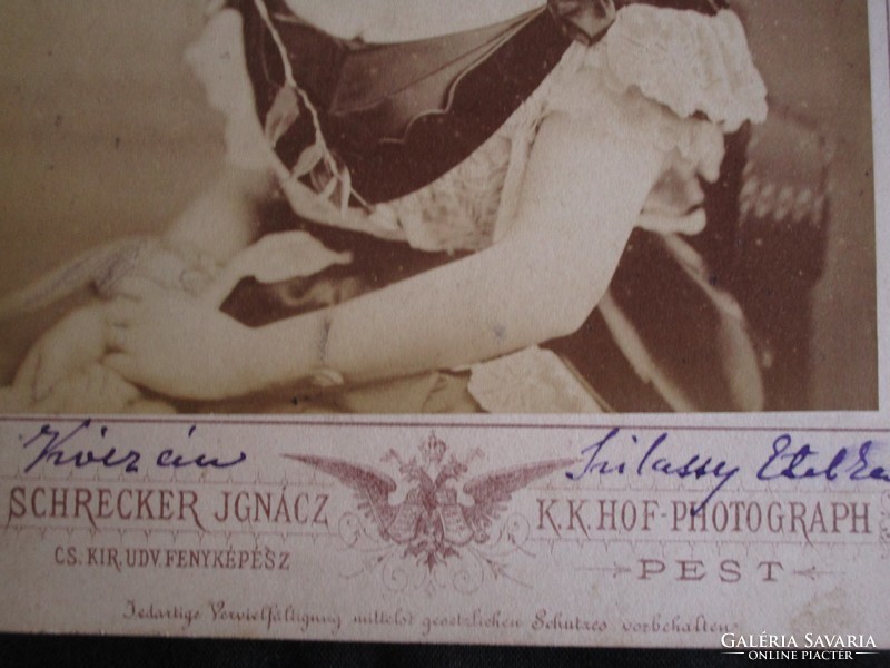 BUDAPEST ARISZTOKRATA DIVAT ÚRI HÖLGY KÓCZÁN NÉ SZILASSY ETELKA ALÁÍRT CDV FOTÓ FOTOGRÁFIA cca 1880