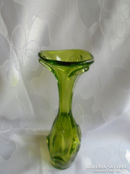 Zöld színű retro üveg váza