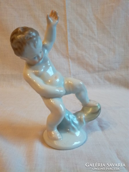 Herendi porcelán pisilő, csigán ülő, lovagló fiú figura