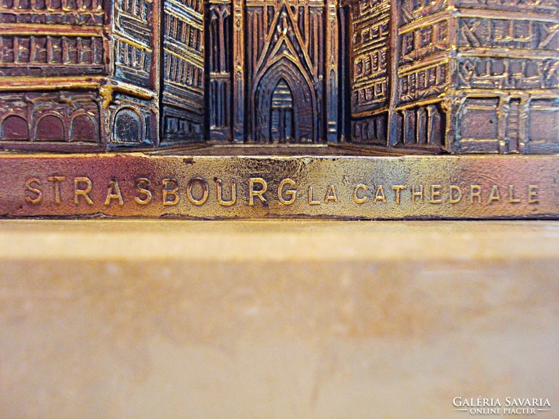Francia, Strassbourgi katedrálist ábrázoló asztali naptár