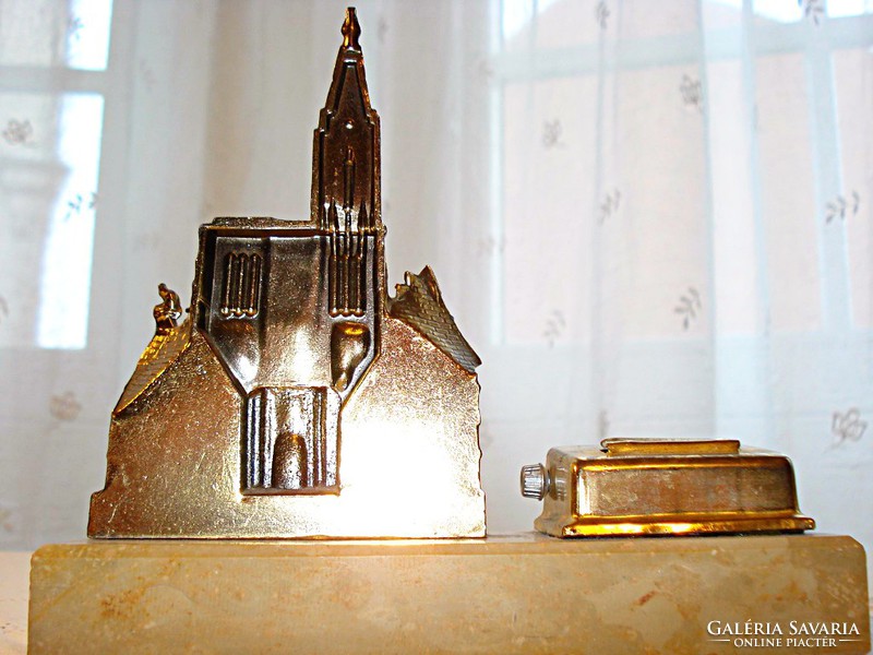 Francia, Strassbourgi katedrálist ábrázoló asztali naptár