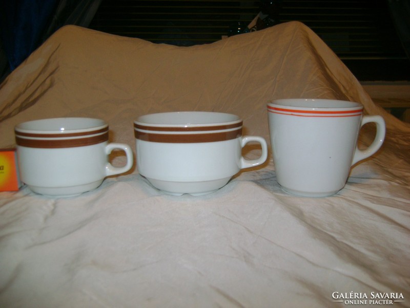 Vastag falú porcelán teás csésze - három darab