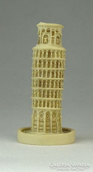 0Q854 Pisai ferde torony csont szerű anyagból 9 cm