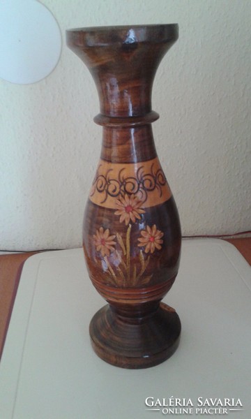 Faragott fa váza - 28 cm