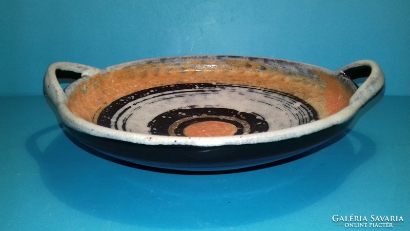 Gorka Lívia ceramic bowl with earbuds