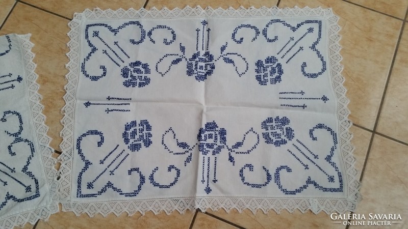 Retro embroidered tablecloth for sale! 2 Pcs