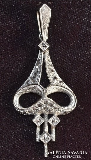 Pendant baroque shape with marcasite stones and chain