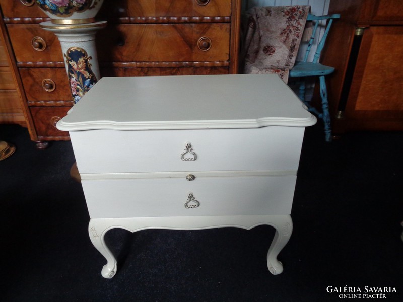 Chest of drawers and tray