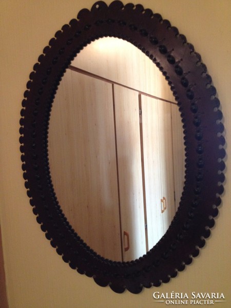 Bőrkeretes ovális tükör -  68 x 51 cm 