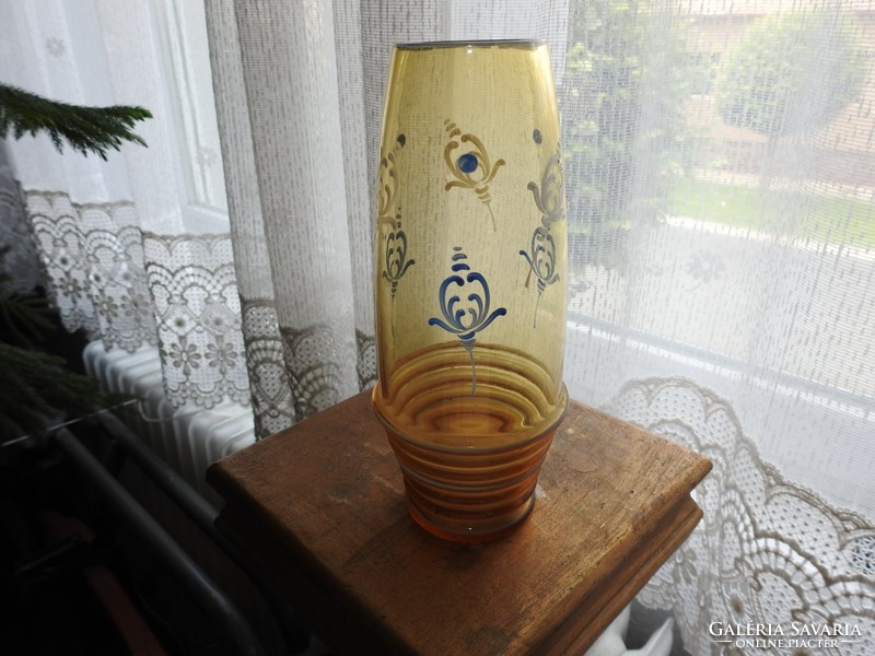 Yellow vintage glass vase, hand-painted with an interesting floral pattern: 21 cm