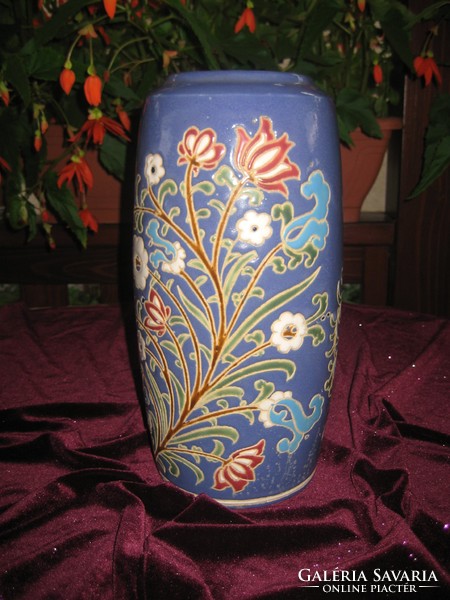 Pirogranit váza  , tetszetős  kézi festéssel  15 x 30 cm