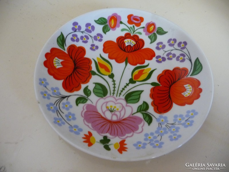 Hollóházi porcelán virágmintás fali tányér