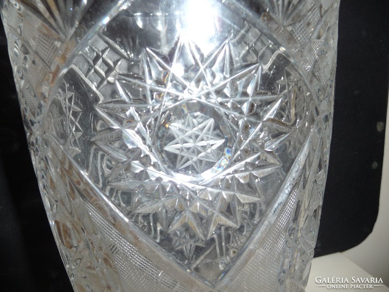 Dögnehéz teljes felületén dúsan metszett ólom kristály váza (25 cm)