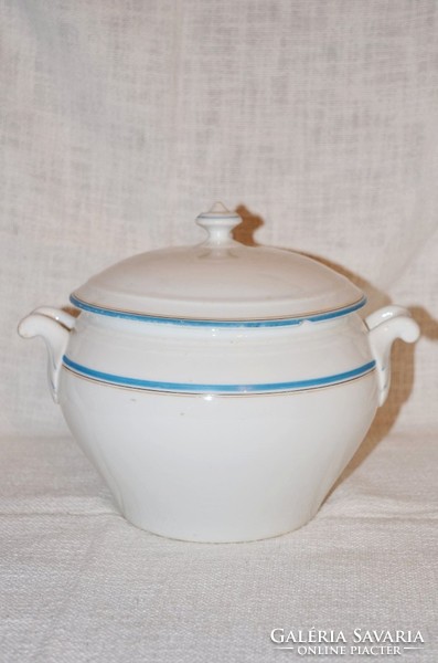 Soup bowl with lid