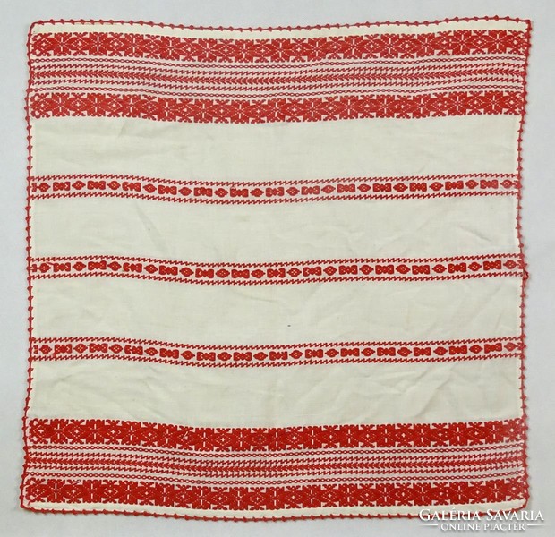 0R711 Piros-fehér vászon terítő 67 x 70 cm