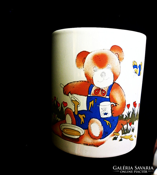 Children's cup with teddy bear pattern