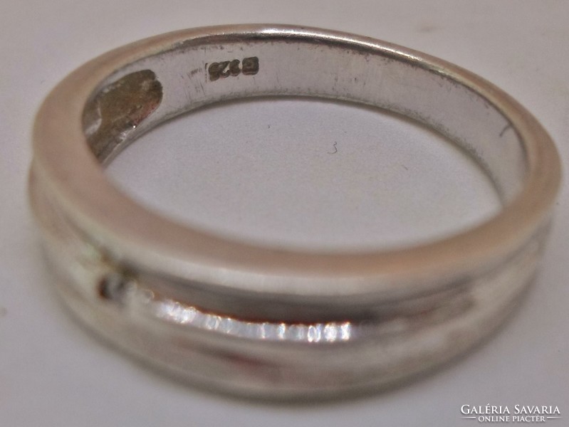 Gyönyörű köves tömör ezüstgyűrű