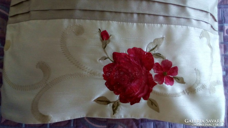 Machine-embroidered cushion cover, 49 x 76 cm